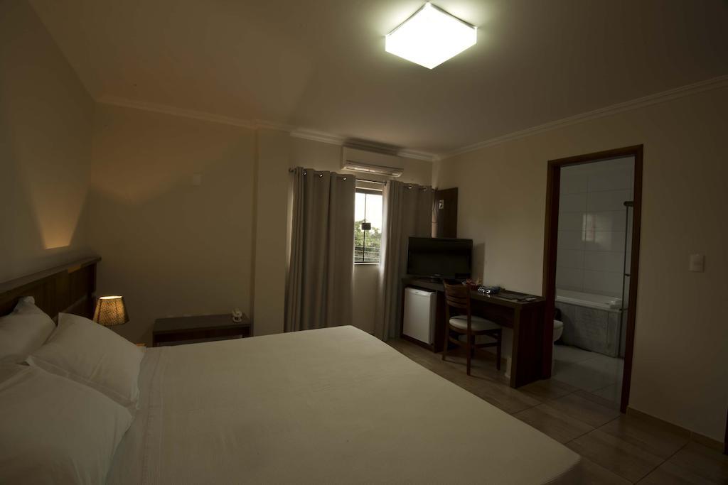 ורז'יניה Grand Enio Hotel E Cantina מראה חיצוני תמונה